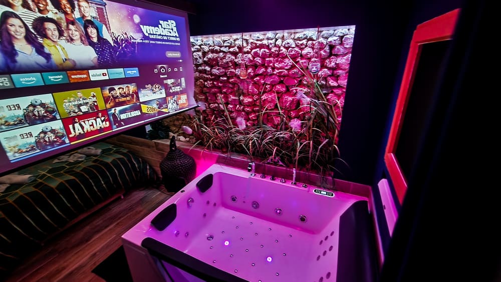Jade - Love’nSpa - weekend en amoureux, love rooms avec spa ou jacuzzi privatif1 de Jade

