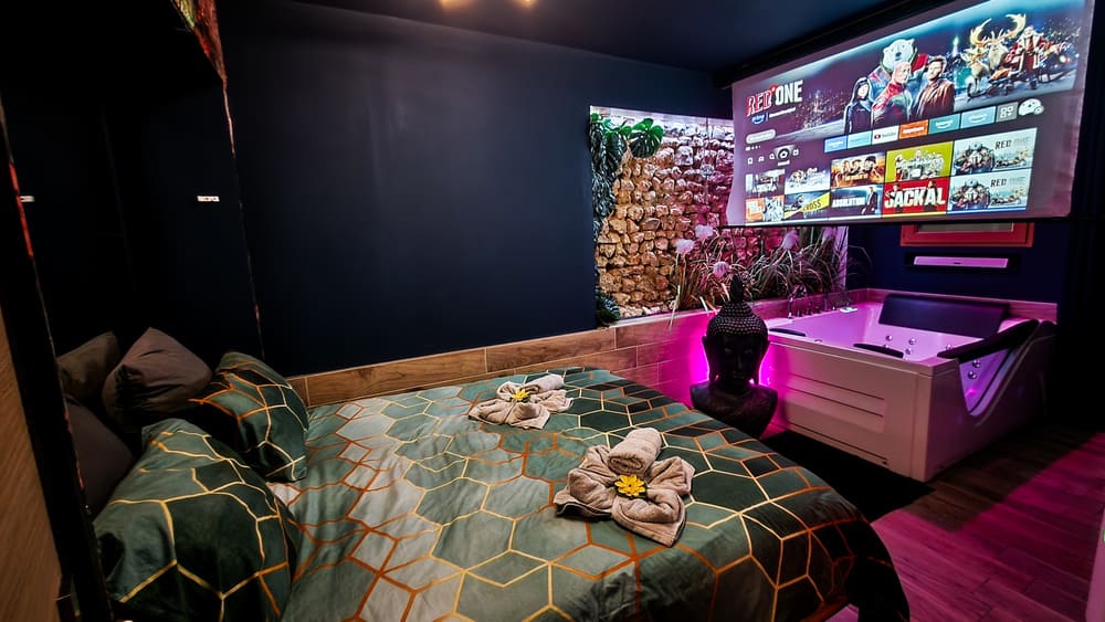 Jade - Love’nSpa - weekend en amoureux, love rooms avec spa ou jacuzzi privatif3 de Jade
