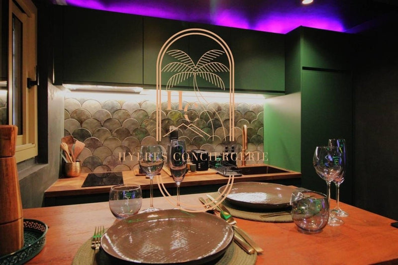 Jungle Hyères Love Room - Love’nSpa - weekend en amoureux, love rooms avec spa ou jacuzzi privatif4 de Jungle Hyères Love Room
