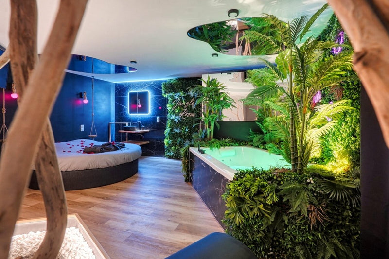 JUNGLE ROOM - Love’nSpa - weekend en amoureux, love rooms avec spa ou jacuzzi privatif2 de JUNGLE ROOM
