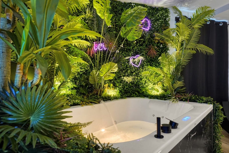 JUNGLE ROOM - Love’nSpa - weekend en amoureux, love rooms avec spa ou jacuzzi privatif
