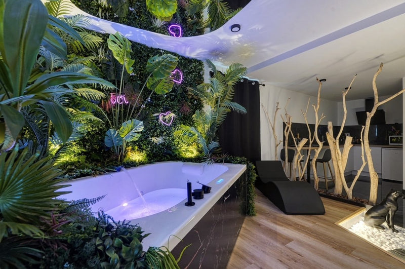 JUNGLE ROOM - Love’nSpa - weekend en amoureux, love rooms avec spa ou jacuzzi privatif
