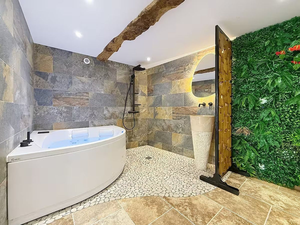 La Balinaise - Love’nSpa - weekend en amoureux, love rooms avec spa ou jacuzzi privatif1 de La Balinaise
