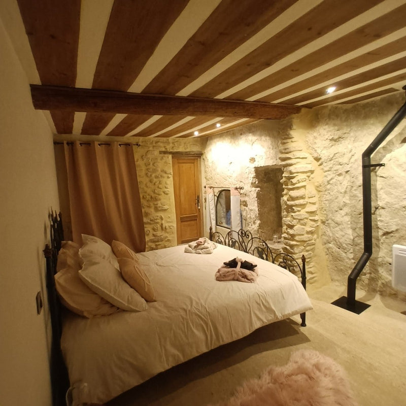 la chambre romantique du Beaumont - Love’nSpa - weekend en amoureux, love rooms avec spa ou jacuzzi privatif2 de la chambre romantique du Beaumont
