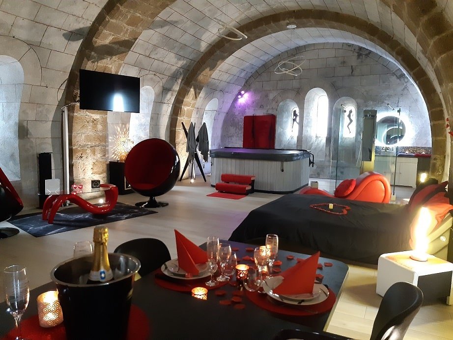 La Chapelle Aux Amoureux - Love’nSpa - weekend en amoureux, love rooms avec spa ou jacuzzi privatif1 de La Chapelle Aux Amoureux
