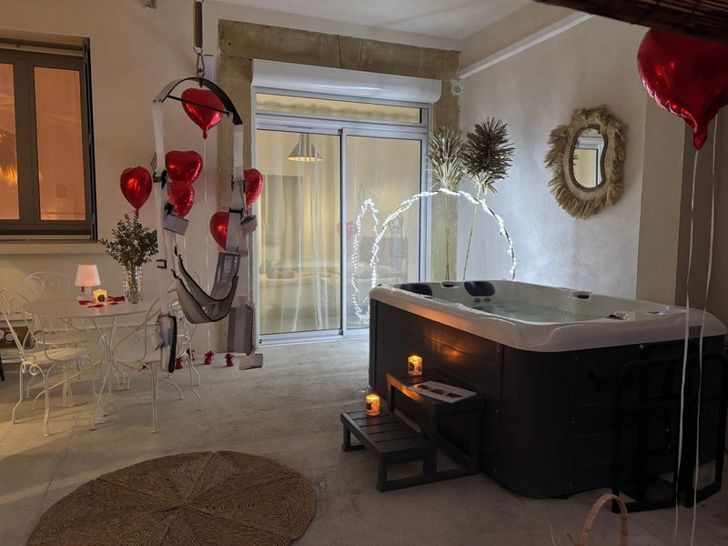 La cour des plaisirs - Love’nSpa - weekend en amoureux, love rooms avec spa ou jacuzzi privatif