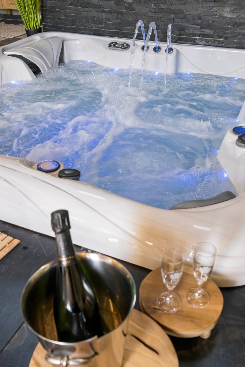 La Dépendance de Victoria Rose - Love’nSpa - weekend en amoureux, love rooms avec spa ou jacuzzi privatif1 de La Dépendance de Victoria Rose
