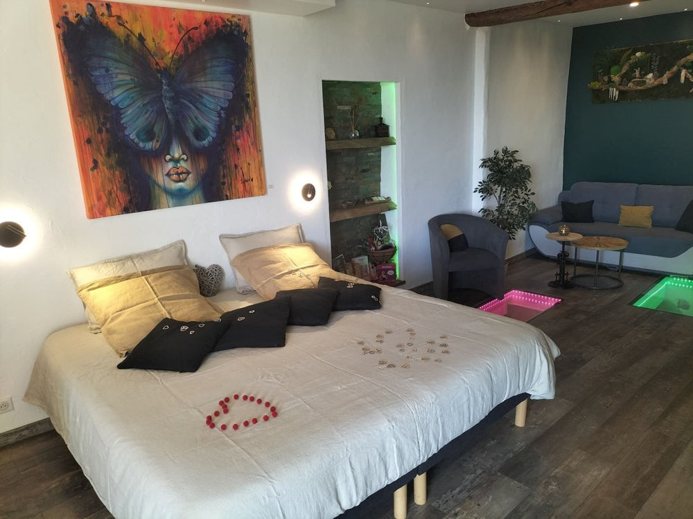 La Fontaine d'Essens - Love’nSpa - weekend en amoureux, love rooms avec spa ou jacuzzi privatif9 de La Fontaine d'Essens
