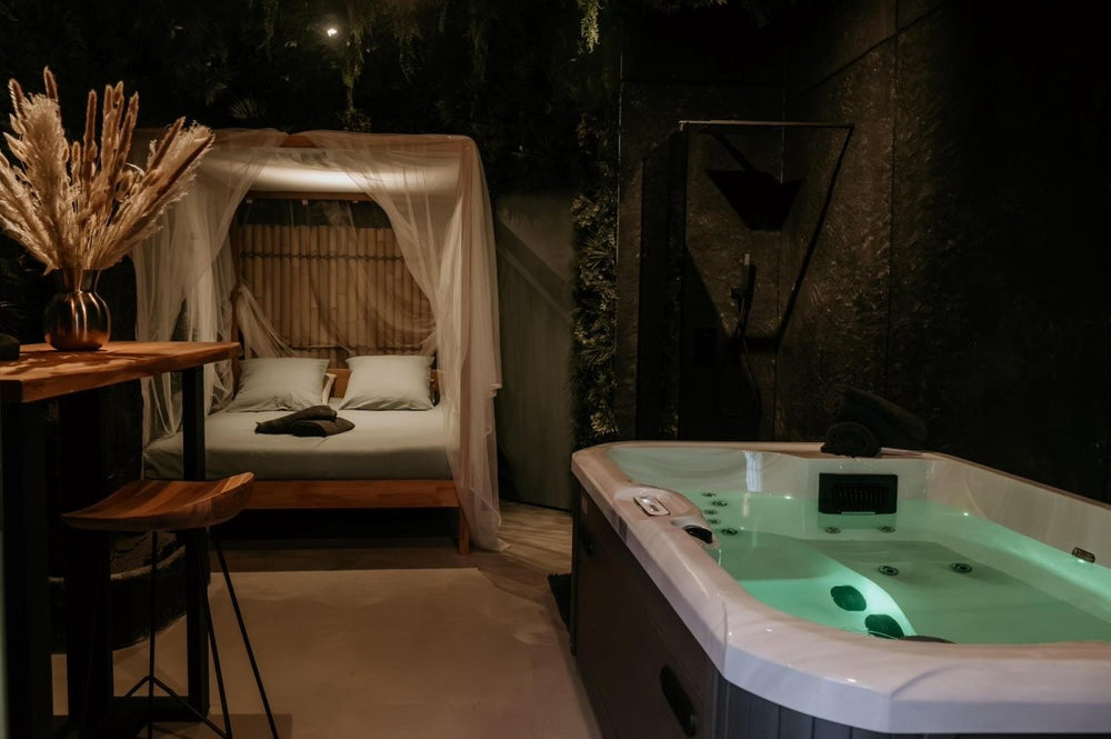 La JUNGLE de Toulon - Love’nSpa - weekend en amoureux, love rooms avec spa ou jacuzzi privatif1 de La JUNGLE de Toulon
