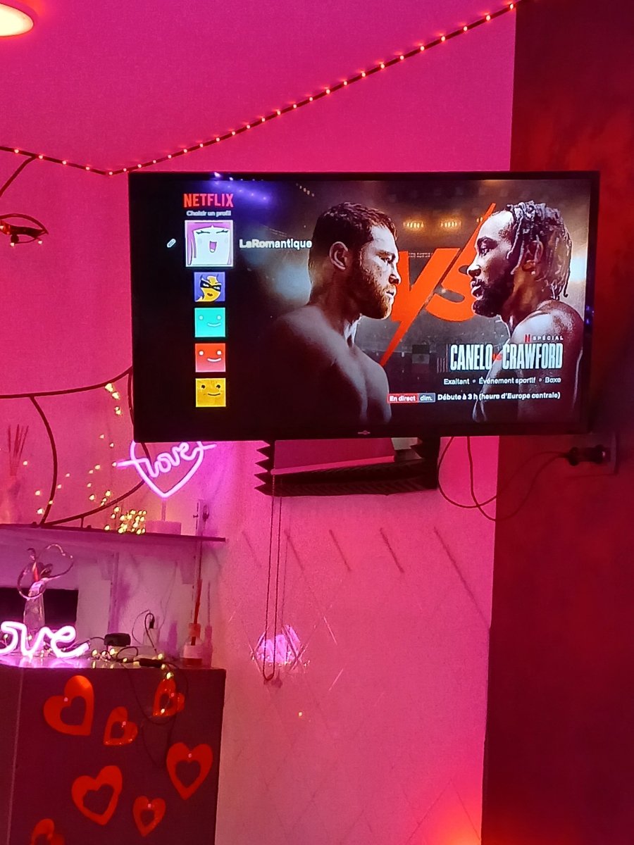 la loverommantique chez loveroom Toulon - Love’nSpa - weekend en amoureux, love rooms avec spa ou jacuzzi privatif3 de la loverommantique chez loveroom Toulon
