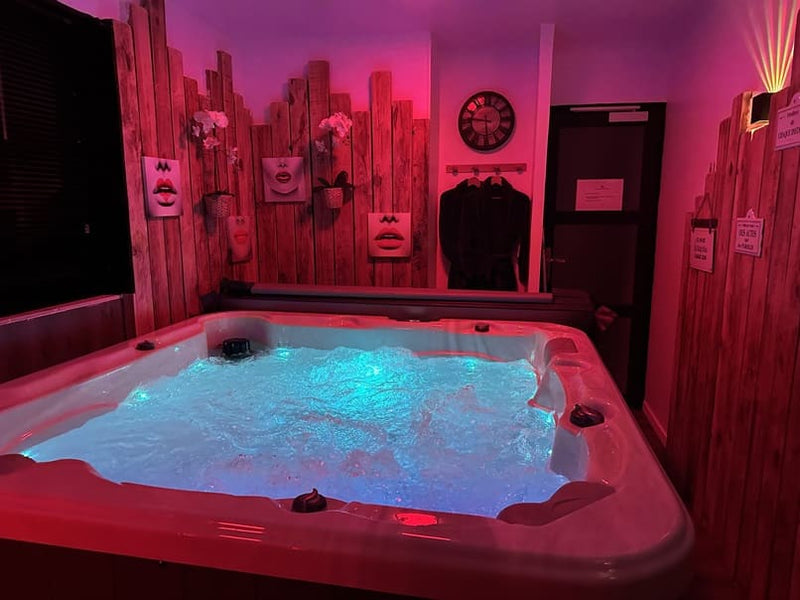 LA MAISON DES PLAISIRS - Love’nSpa - weekend en amoureux, love rooms avec spa ou jacuzzi privatif