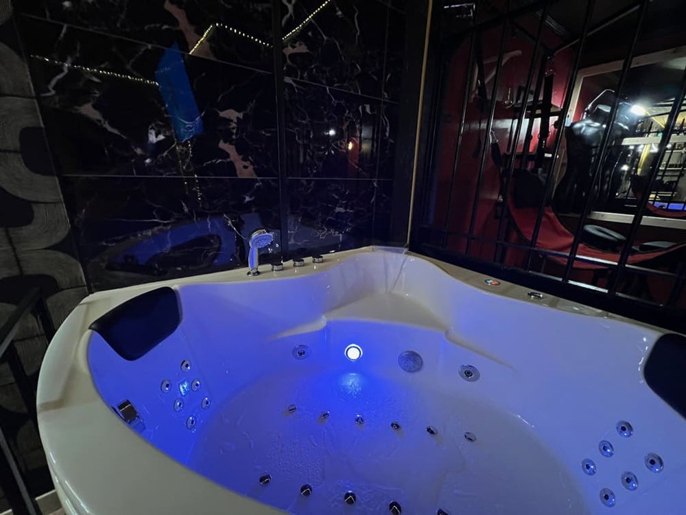 La parenthèse - 50 NUANCES DE PARENTHESES - Love’nSpa - weekend en amoureux, love rooms avec spa ou jacuzzi privatif8 de La parenthèse - 50 NUANCES DE PARENTHESES
