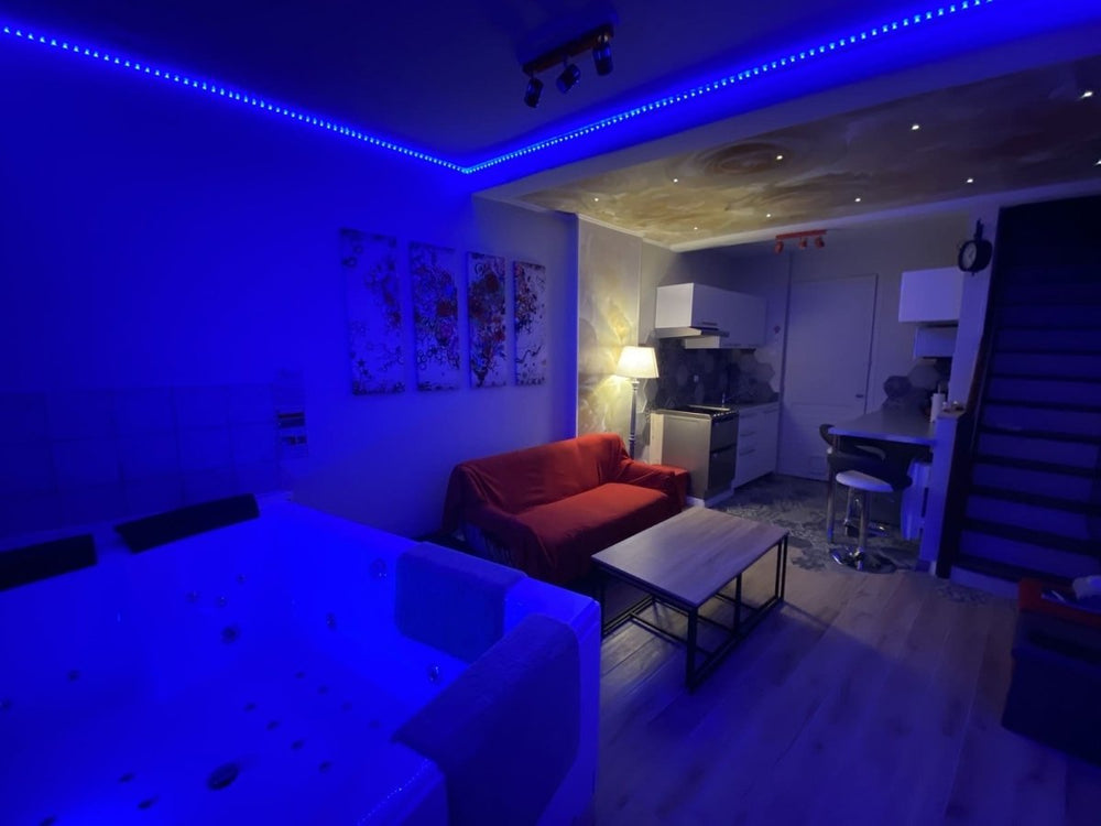 La parenthèse - SECRET ROOM - Love’nSpa - weekend en amoureux, love rooms avec spa ou jacuzzi privatif18 de La parenthèse - SECRET ROOM
