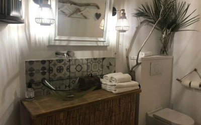 La Perle du Voyageur - Suite Carmarguaise - Love’nSpa - weekend en amoureux, love rooms avec spa ou jacuzzi privatif