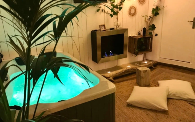 La Perle du Voyageur - Suite Carmarguaise - Love’nSpa - weekend en amoureux, love rooms avec spa ou jacuzzi privatif
