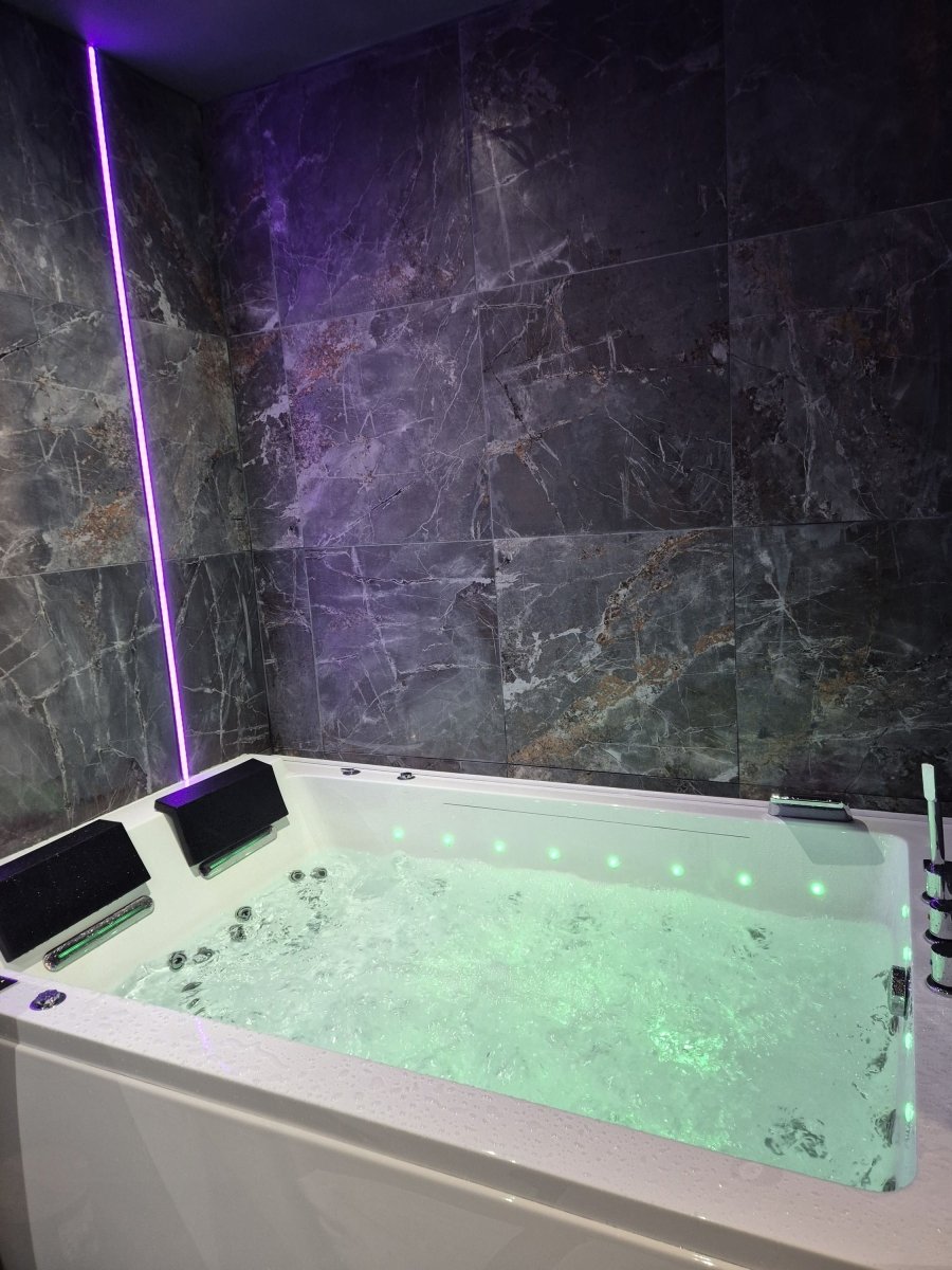 La Petite Suite - Love’nSpa - weekend en amoureux, love rooms avec spa ou jacuzzi privatif1 de La Petite Suite
