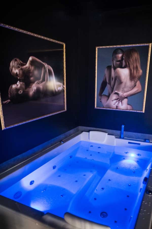 La Rose Médiévale - Love’nSpa - weekend en amoureux, love rooms avec spa ou jacuzzi privatif2 de La Rose Médiévale
