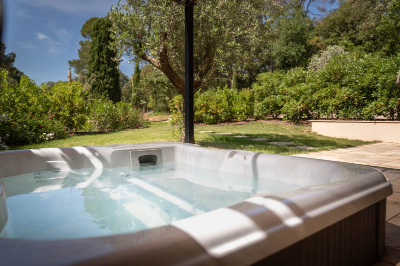La Roseraie, gîte romantique avec jacuzzi - Love’nSpa - weekend en amoureux, love rooms avec spa ou jacuzzi privatif4 de La Roseraie, gîte romantique avec jacuzzi
