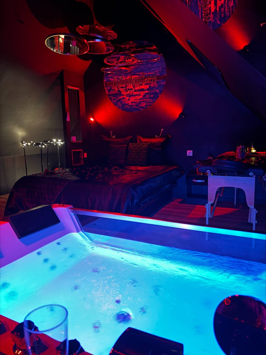 La Sainteny Touch - Love’nSpa - weekend en amoureux, love rooms avec spa ou jacuzzi privatif2 de La Sainteny Touch

