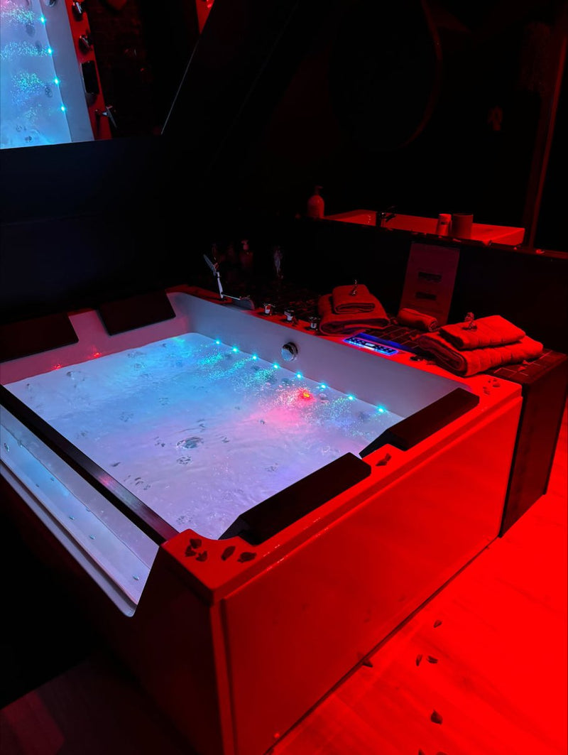 La Sainteny Touch - Love’nSpa - weekend en amoureux, love rooms avec spa ou jacuzzi privatif2 de La Sainteny Touch
