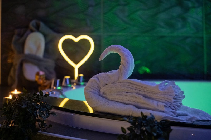 La Suite 55 - La Contemporaine - Love’nSpa - weekend en amoureux, love rooms avec spa ou jacuzzi privatif1 de La Suite 55 - La Contemporaine
