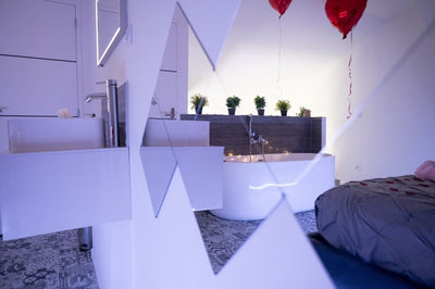 La Suite 55 - La Contemporaine - Love’nSpa - weekend en amoureux, love rooms avec spa ou jacuzzi privatif