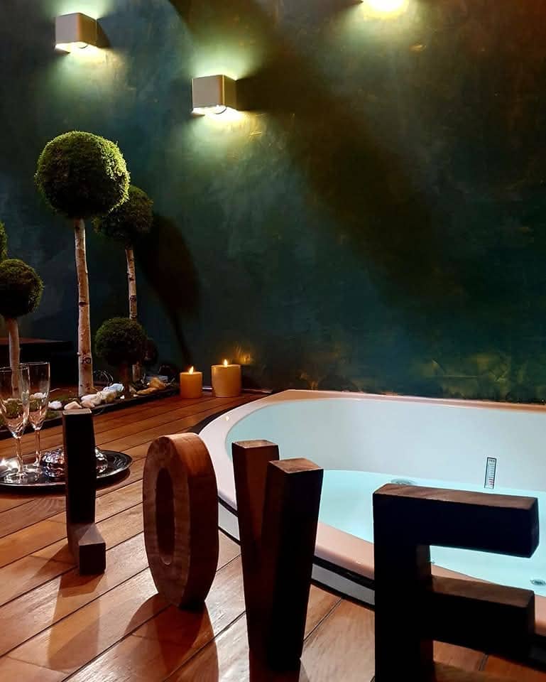 LA SUITE - Love’nSpa - weekend en amoureux, love rooms avec spa ou jacuzzi privatif