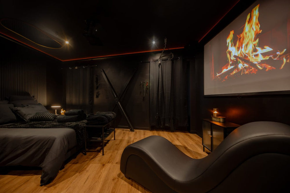 La suite Black Room - Love’nSpa - weekend en amoureux, love rooms avec spa ou jacuzzi privatif7 de La suite Black Room
