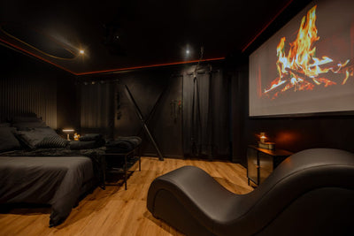 La suite Black Room - Love’nSpa - weekend en amoureux, love rooms avec spa ou jacuzzi privatif