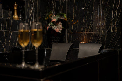 La suite Black Room - Love’nSpa - weekend en amoureux, love rooms avec spa ou jacuzzi privatif