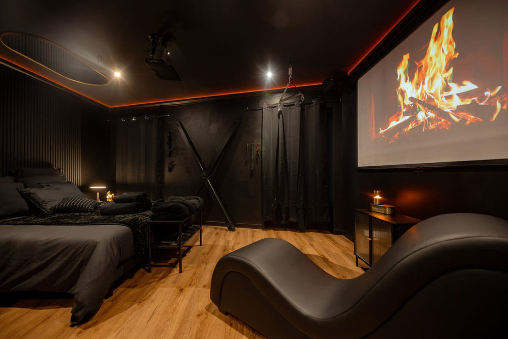 La suite Black Room - Love’nSpa - weekend en amoureux, love rooms avec spa ou jacuzzi privatif1 de La suite Black Room
