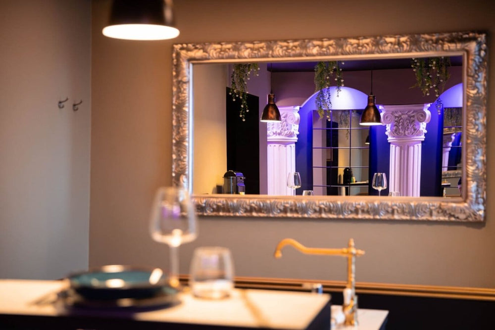 La Suite de Vénus, Love Room Jacuzzi Pièce Secrète - Love’nSpa - weekend en amoureux, love rooms avec spa ou jacuzzi privatif3 de La Suite de Vénus, Love Room Jacuzzi Pièce Secrète
