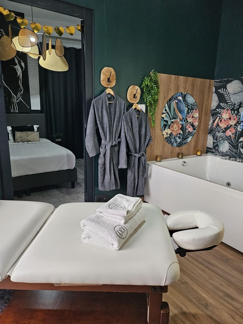 La Suite Passion - Love’nSpa - weekend en amoureux, love rooms avec spa ou jacuzzi privatif7 de La Suite Passion
