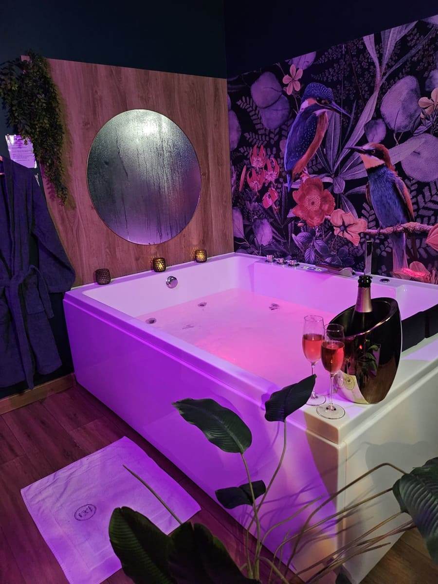 La Suite Passion - Love’nSpa - weekend en amoureux, love rooms avec spa ou jacuzzi privatif17 de La Suite Passion
