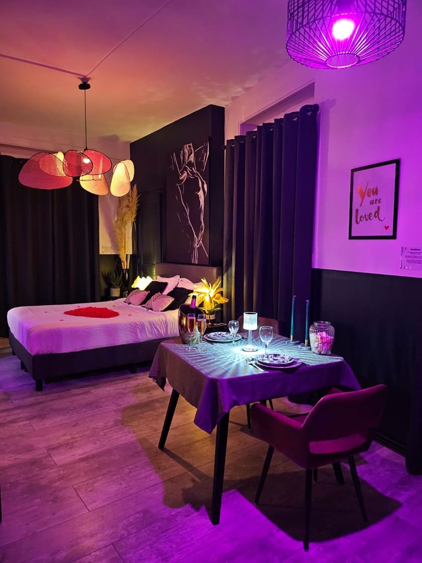 La Suite Passion - Love’nSpa - weekend en amoureux, love rooms avec spa ou jacuzzi privatif20 de La Suite Passion
