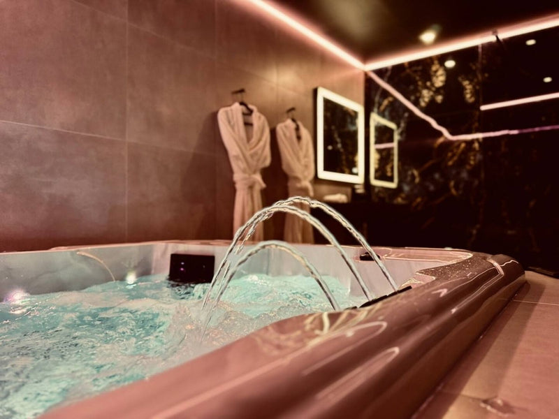 La Suite Passion - Love’nSpa - weekend en amoureux, love rooms avec spa ou jacuzzi privatif