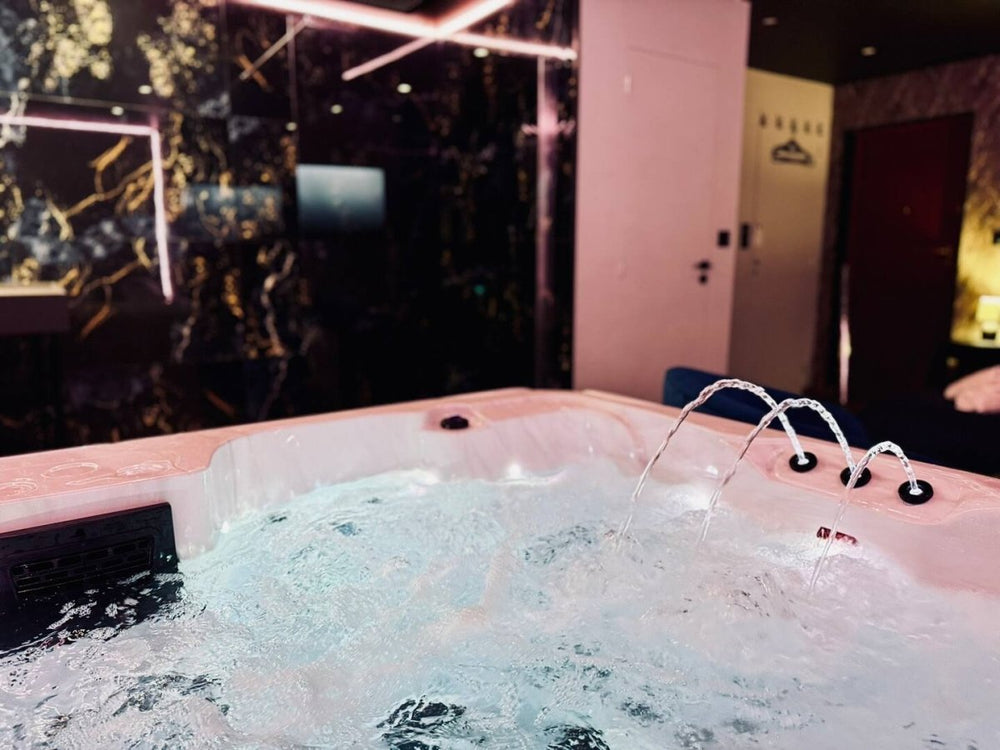 La Suite Passion - Love’nSpa - weekend en amoureux, love rooms avec spa ou jacuzzi privatif8 de La Suite Elixir
