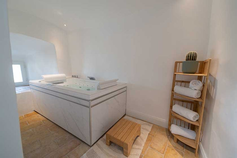 La Tour des Remparts - Love’nSpa - weekend en amoureux, love rooms avec spa ou jacuzzi privatif2 de La Tour des Remparts
