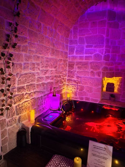 La Tour Secrète la Tour - Love’nSpa - weekend en amoureux, love rooms avec spa ou jacuzzi privatif