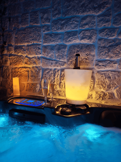 La Tour Secrète la Tour - Love’nSpa - weekend en amoureux, love rooms avec spa ou jacuzzi privatif