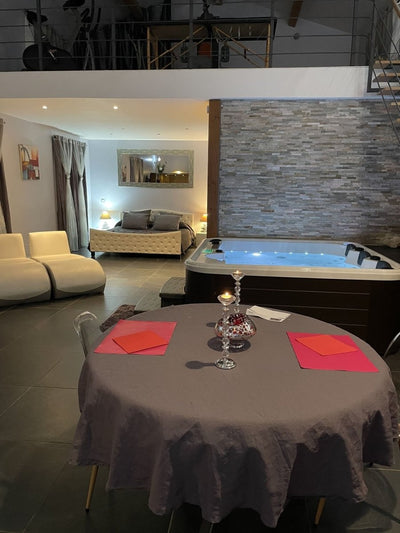 La Villa des Délices - Love’nSpa - weekend en amoureux, love rooms avec spa ou jacuzzi privatif