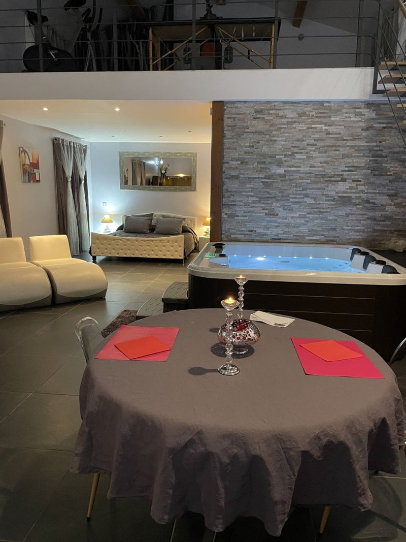 La Villa des Délices - Love’nSpa - weekend en amoureux, love rooms avec spa ou jacuzzi privatif