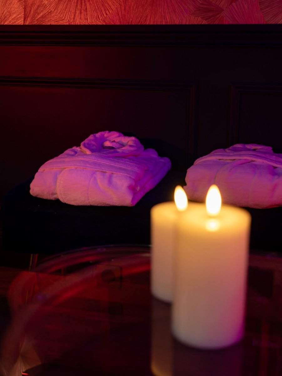 L'Antre des Désirs - Love’nSpa - weekend en amoureux, love rooms avec spa ou jacuzzi privatif13 de L'Antre des Désirs
