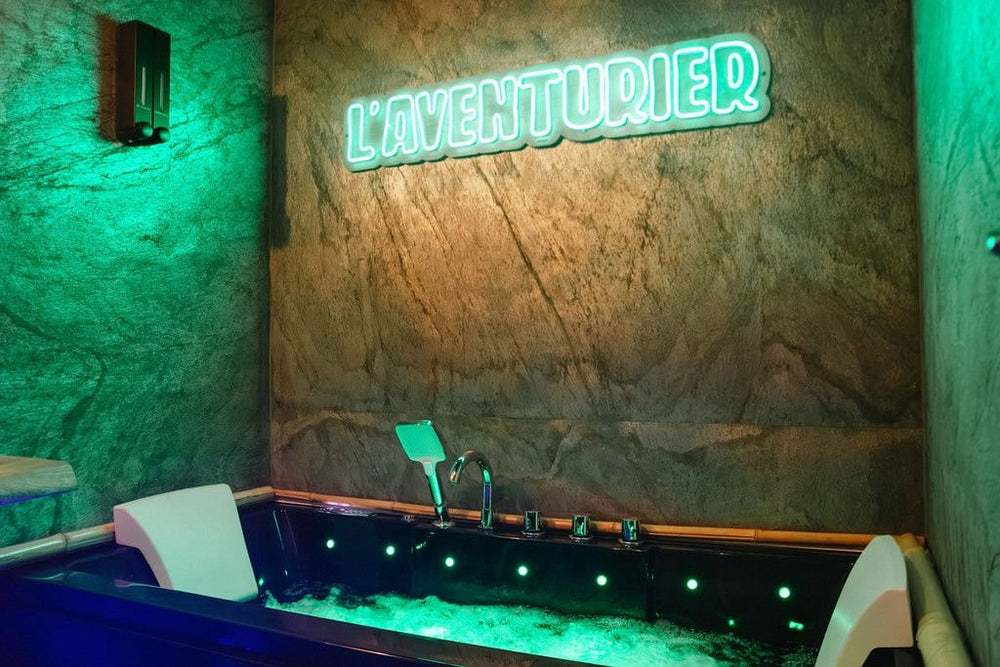 L'aventurier, la jungle - Love’nSpa - weekend en amoureux, love rooms avec spa ou jacuzzi privatif1 de L'aventurier, la jungle
