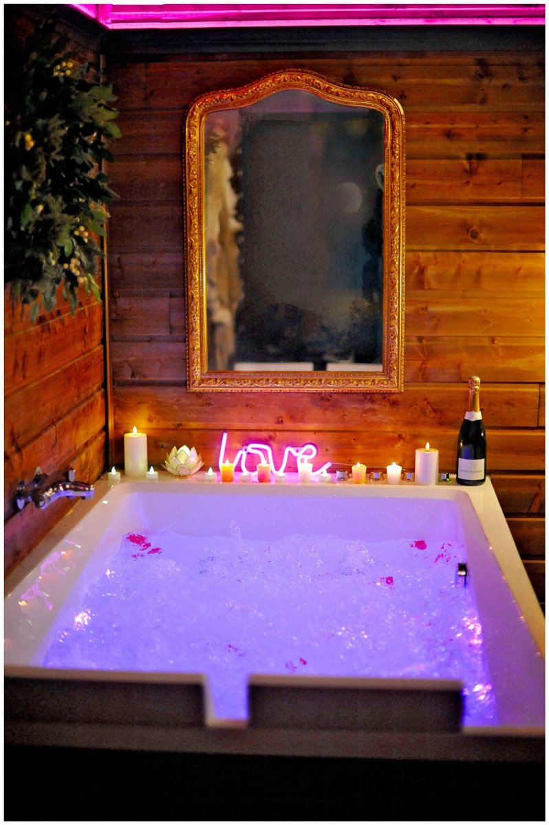 Le Chalet Romantique Spa XXL & Cinéma Privé - Love’nSpa - weekend en amoureux, love rooms avec spa ou jacuzzi privatif
