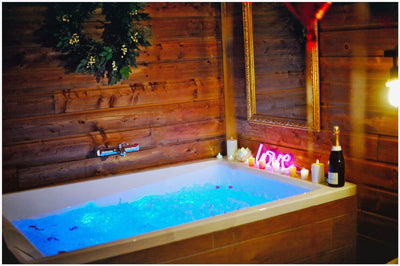 Le Chalet Romantique Spa XXL & Cinéma Privé - Love’nSpa - weekend en amoureux, love rooms avec spa ou jacuzzi privatif