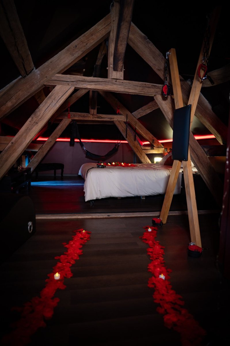 Le champ des plaisirs - Love’nSpa - weekend en amoureux, love rooms avec spa ou jacuzzi privatif3 de Le champ des plaisirs
