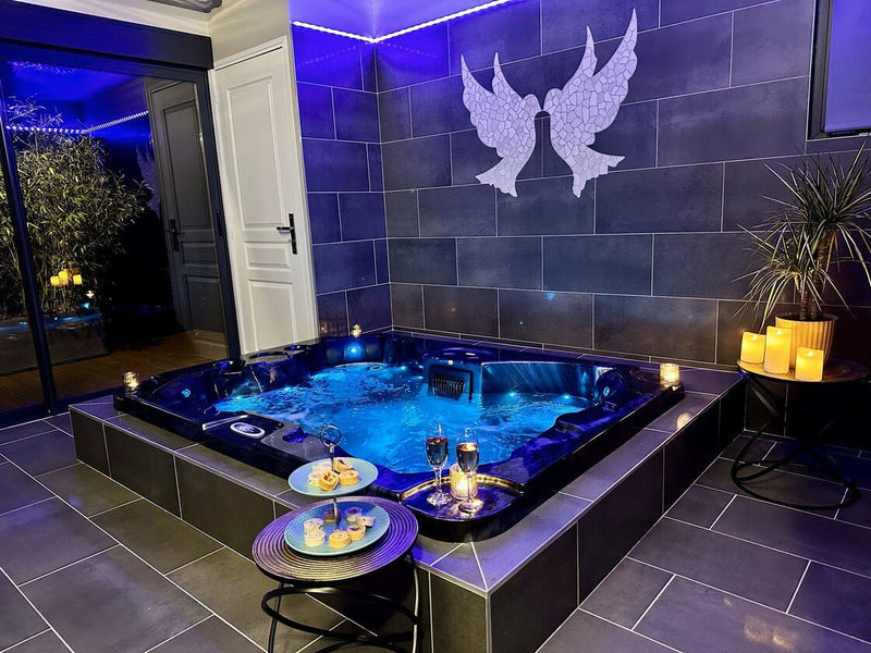 Le Colombier - Love’nSpa - weekend en amoureux, love rooms avec spa ou jacuzzi privatif3 de Le Colombier
