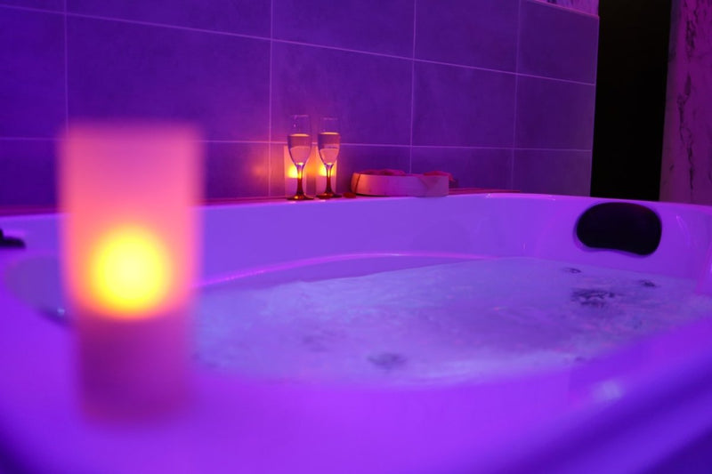 Le Fifty - Love’nSpa - weekend en amoureux, love rooms avec spa ou jacuzzi privatif