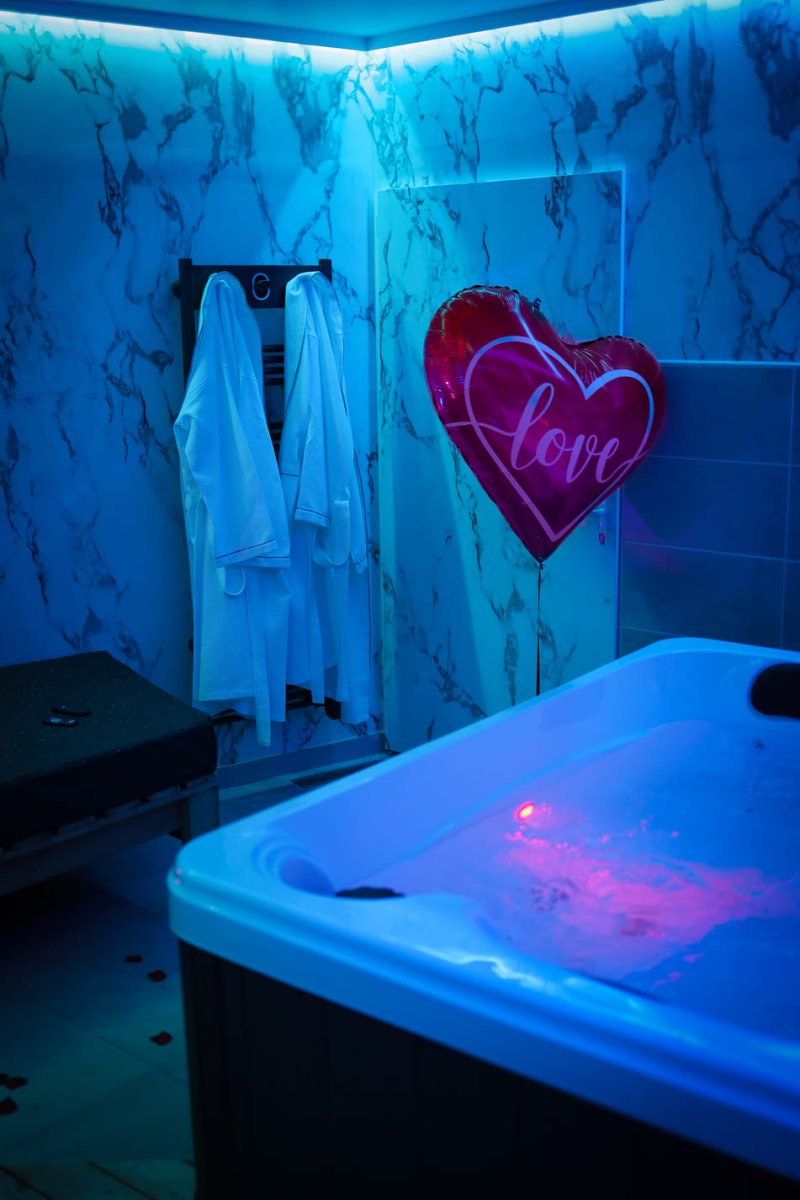 Le Fifty - Love’nSpa - weekend en amoureux, love rooms avec spa ou jacuzzi privatif